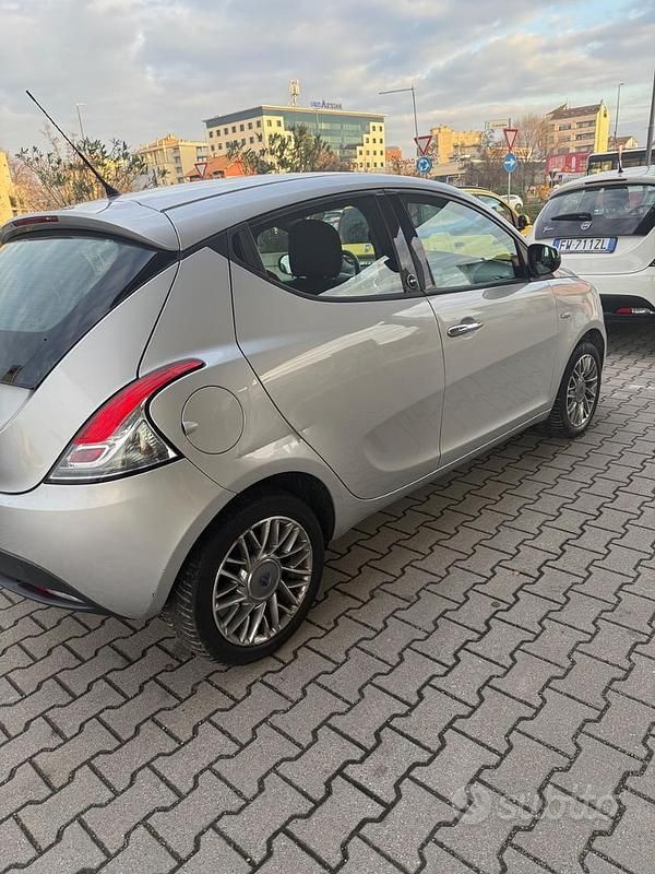 Usata Lancia Ypsilon 2012 Grigio Utilitaria