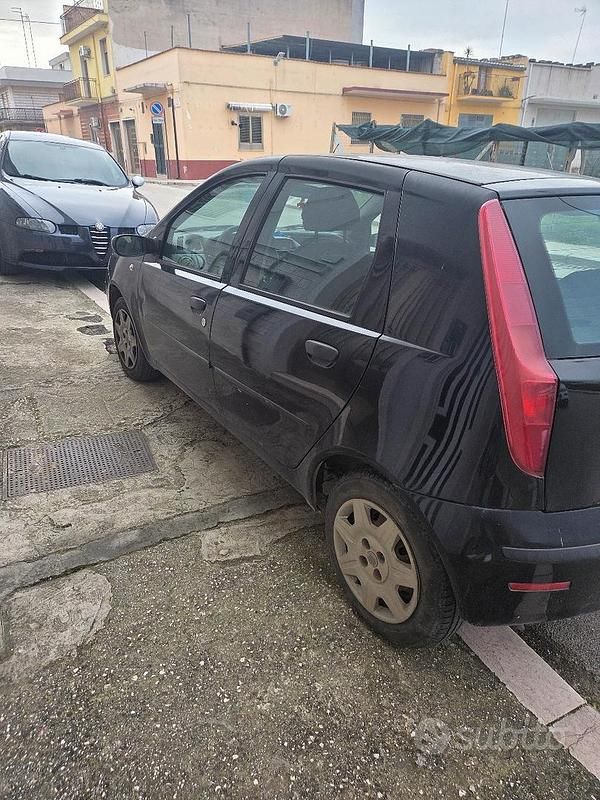Usata Fiat Punto 70 CV (51 kW) 2004 Nero Utilitaria