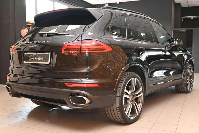 Usata Porsche Cayenne Turbo Chrono 263 CV (193 kW) 2018 Nero met/pellealcantara SUV