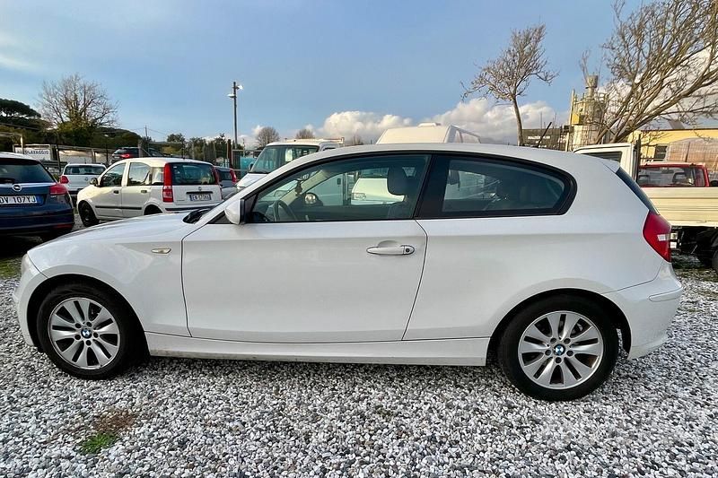 Usata BMW 116 115 CV (84 kW) 2009 Bianco Utilitaria