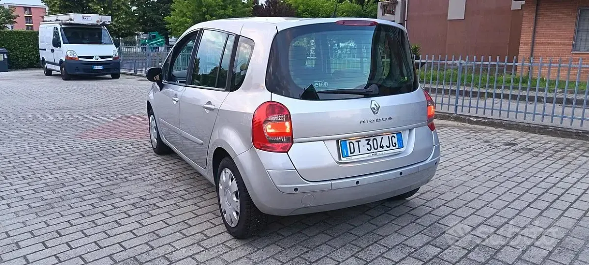 Usata Renault Grand Modus 85 CV (62 kW) 2009 Grigio Monovolume
