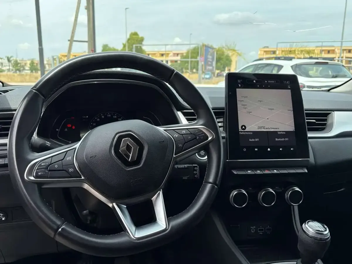 Usata Renault Captur Intens 101 CV (74 kW) 2023 Grigio cassiopea SUV