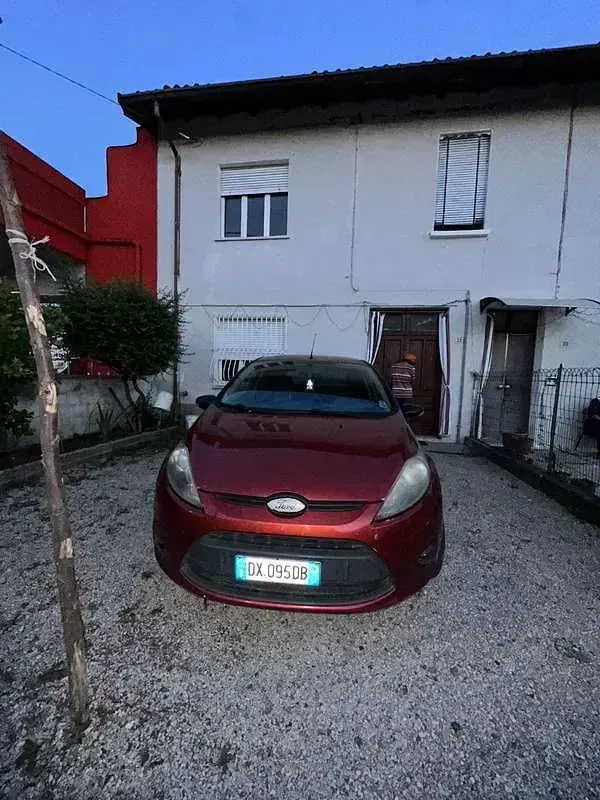 Usata Ford Fiesta Titanium 82 CV (60 kW) 2009 Berlina