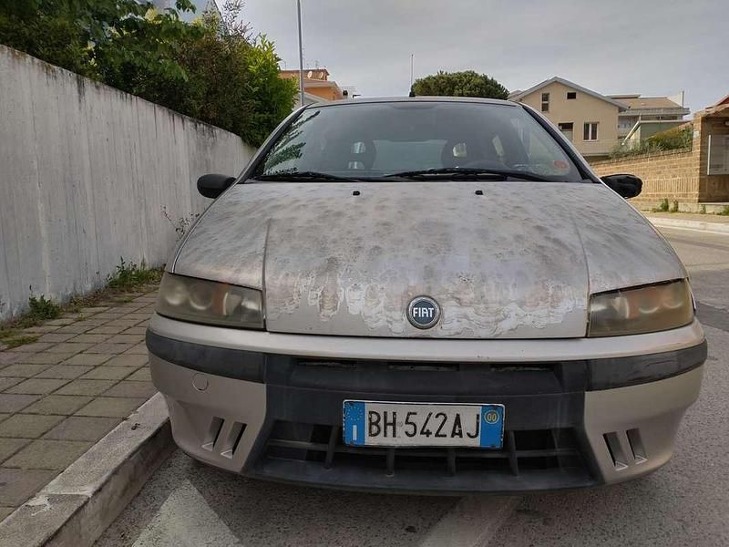Usata Fiat Punto 60 CV (44 kW) 2000 Argento Utilitaria