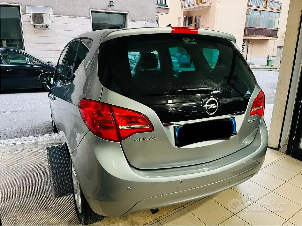 Usata Opel Meriva 95 CV (69 kW) 2012 Grigio Monovolume