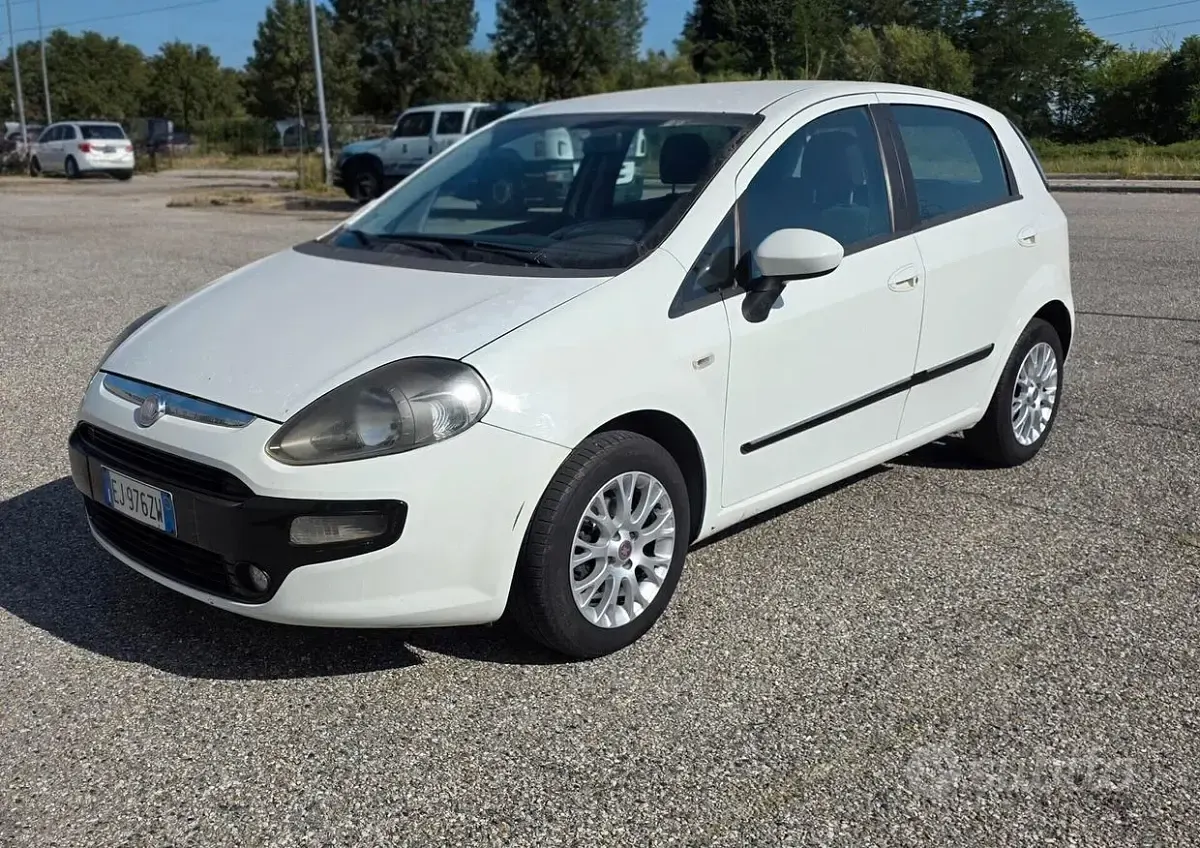 Usata Fiat Punto Evo Dynamic 77 CV (56 kW) 2011 Bianco Utilitaria