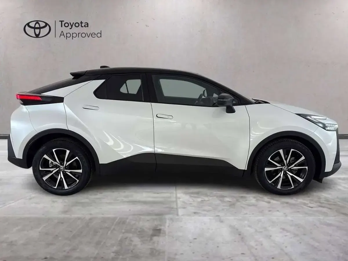Usata Toyota C-HR Trend 98 CV (72 kW) 2024 Bianco SUV