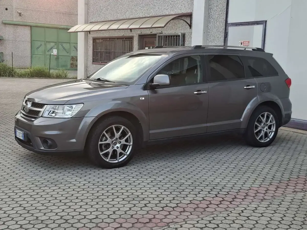Usata Fiat Freemont Lounge 170 CV (125 kW) 2013 Grigio SUV