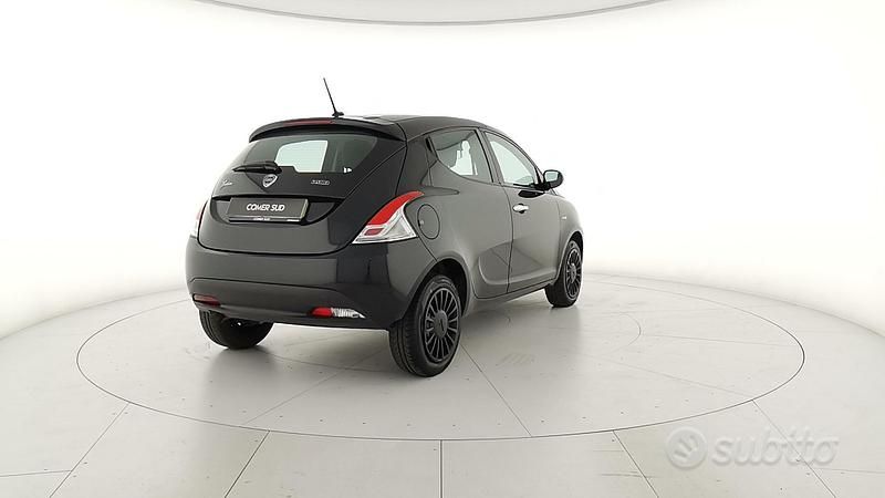 Usata Lancia Ypsilon Silver 69 CV (50 kW) 2022 Nero Utilitaria