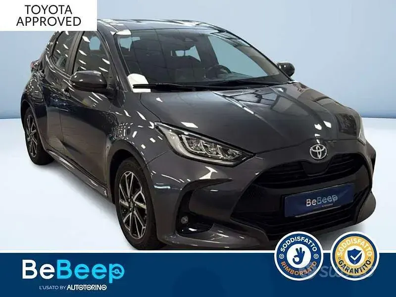 Usata Toyota Yaris Hybrid Trend 92 CV (67 kW) 2022 Grigio Berlina