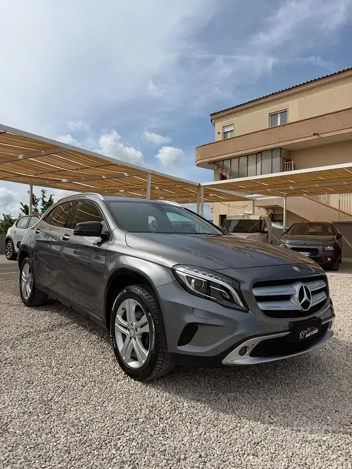 Usata Mercedes GLA200 Premium 136 CV (100 kW) 2017 Grigio SUV