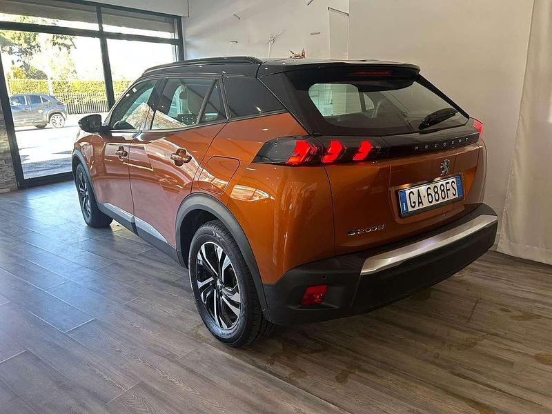 Usata Peugeot 2008 Allure 56 kW (77 CV) 2020 Arancione SUV