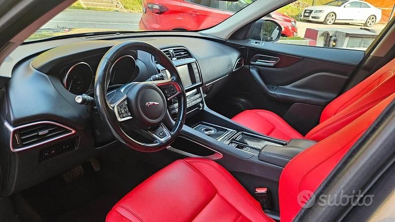 Usata Jaguar F-Pace Pure 180 CV (132 kW) 2017 Grigio SUV
