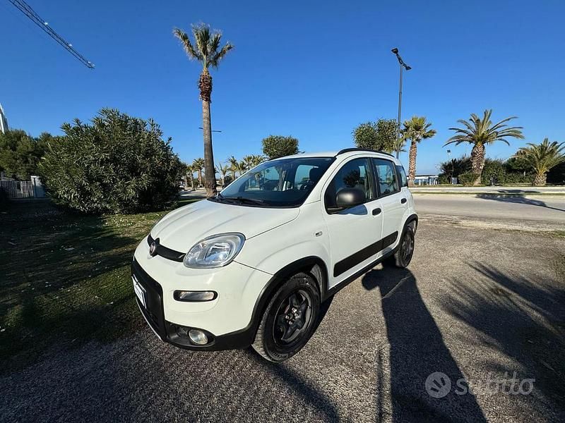 Usata Fiat Panda 4x4 S 86 CV (63 kW) 2019 Bianco Utilitaria