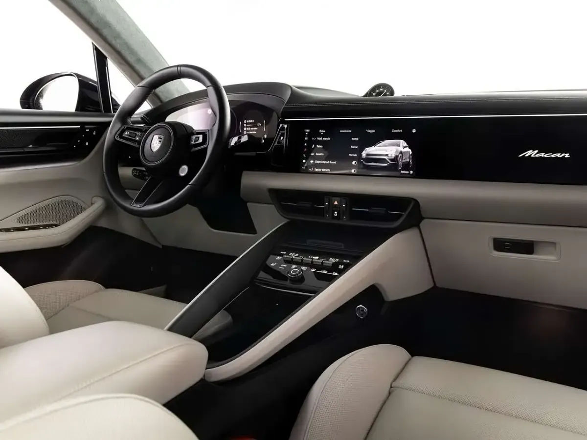 Usata Porsche Macan Turbo 469 kW (639 CV) 2024 Nero jet metallizzato SUV