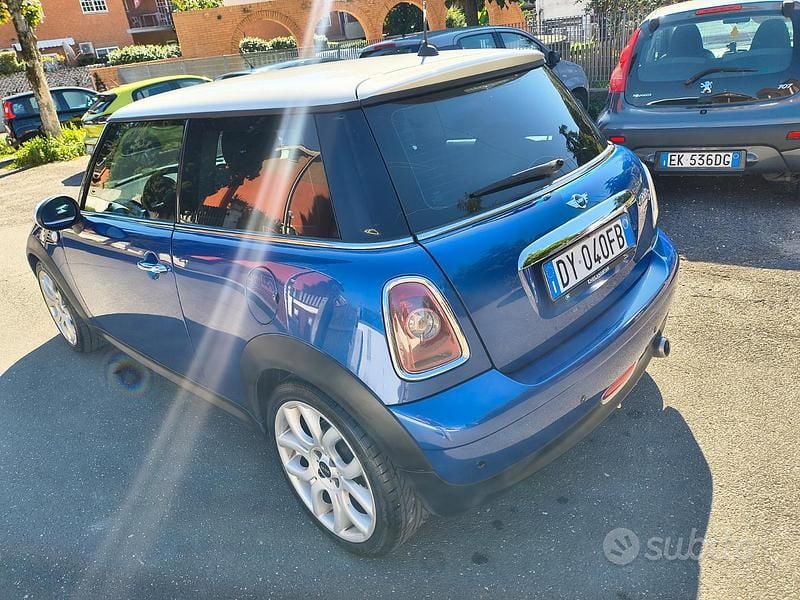 Usata Mini Cooper D 109 CV (80 kW) 2009 Blu Utilitaria