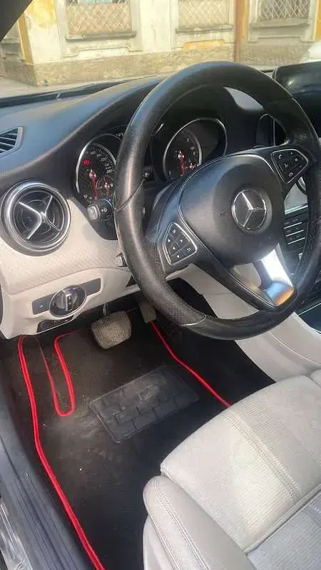 Usata Mercedes A180 Business 109 CV (80 kW) 2017 Nero Berlina