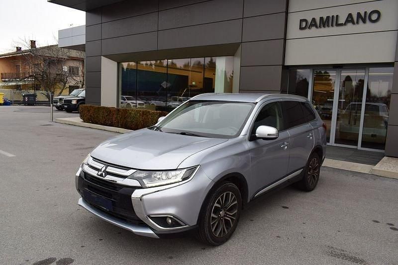 Usata Mitsubishi Outlander 150 CV (110 kW) 2016 Giallo SUV