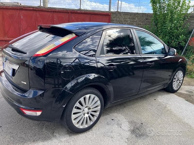 Usata Ford Focus 110 CV (80 kW) 2009 Nero Berlina