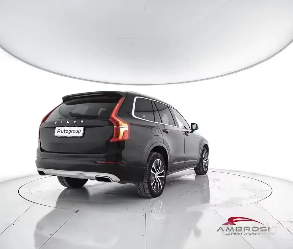 Usata Volvo XC90 Momentum 235 CV (172 kW) 2019 Nero SUV