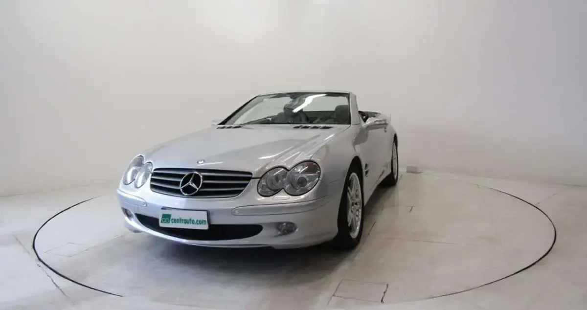 Usata Mercedes SL500 306 CV (225 kW) 2006 Argento Cabrio