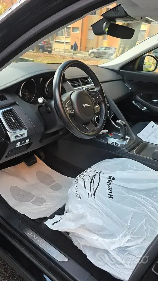 Usata Jaguar E-Pace 150 CV (110 kW) 2018 Nero SUV
