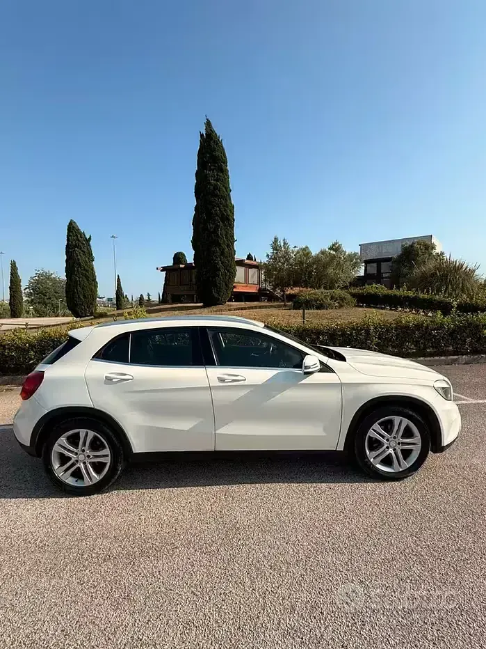 Usata Mercedes GLA180 109 CV (80 kW) 2016 Bianco SUV