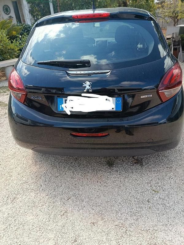 Usata Peugeot 208 75 CV (55 kW) 2016 Nero Utilitaria
