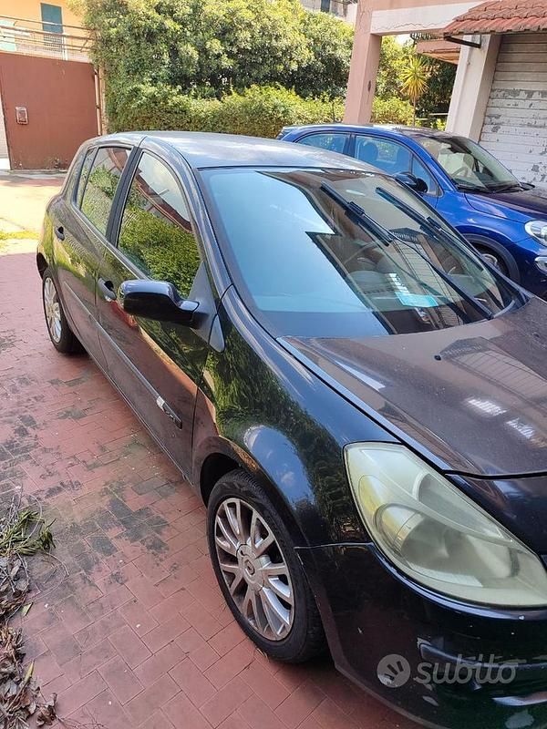 Usata Renault Clio II 75 CV (55 kW) 2006 Nero Berlina
