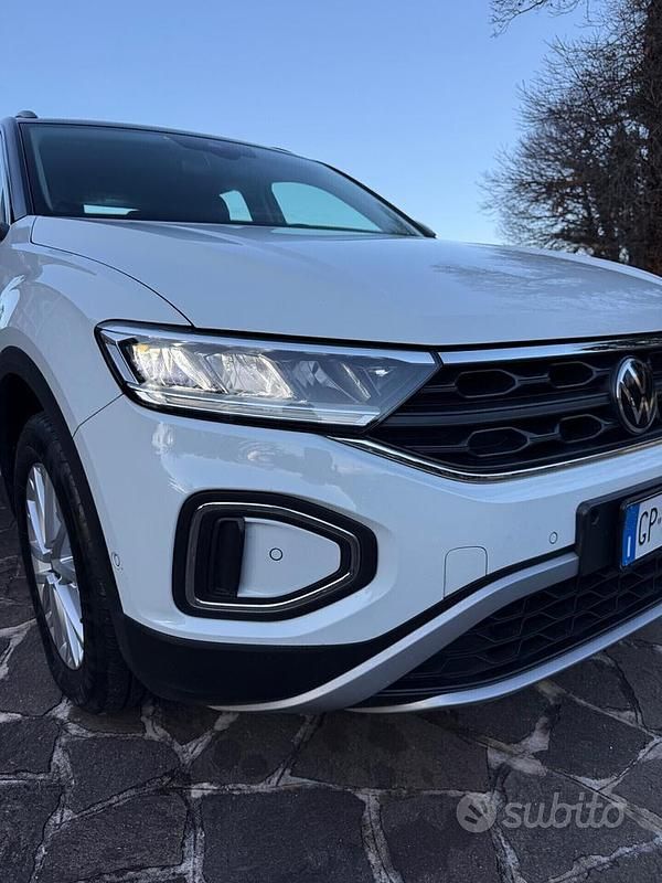 Usata VW T-Roc R-line 150 CV (110 kW) 2023 Bianco SUV