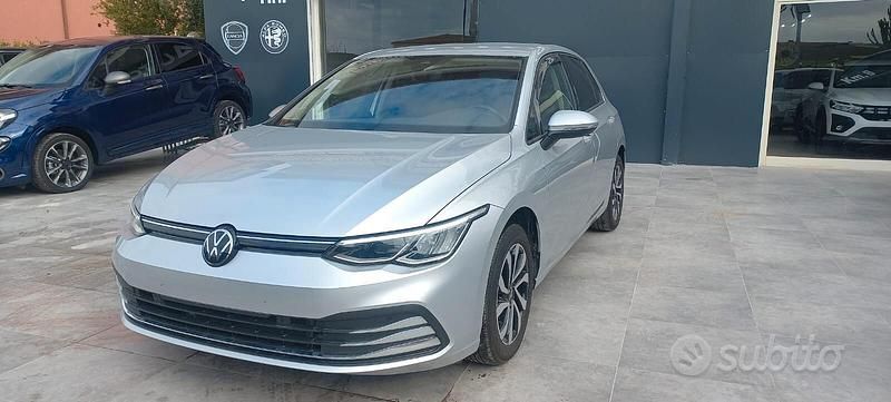Usata VW Golf VIII Life 115 CV (84 kW) 2022 Grigio Berlina