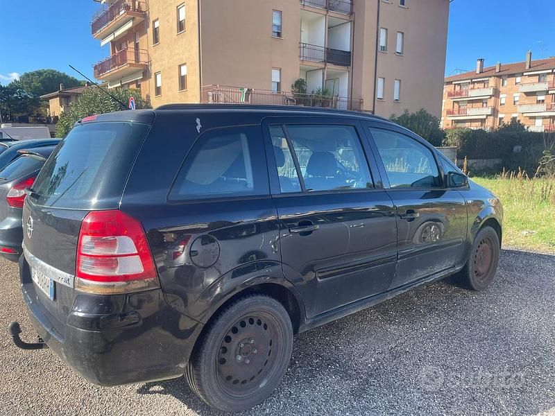 Usata Opel Zafira 94 CV (69 kW) 2008 Nero Monovolume