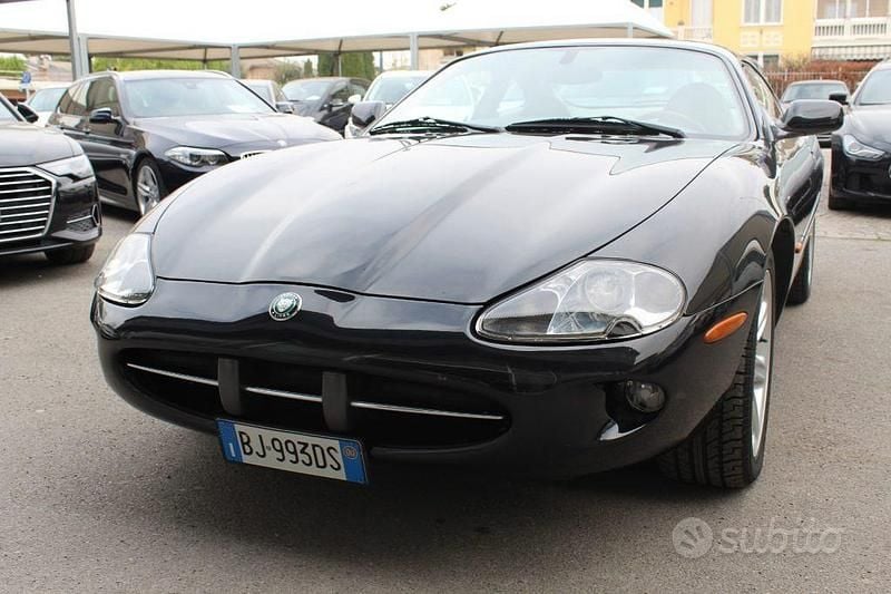 Usata Jaguar XK8 284 CV (208 kW) 2000 Nero metallizzato Coupé