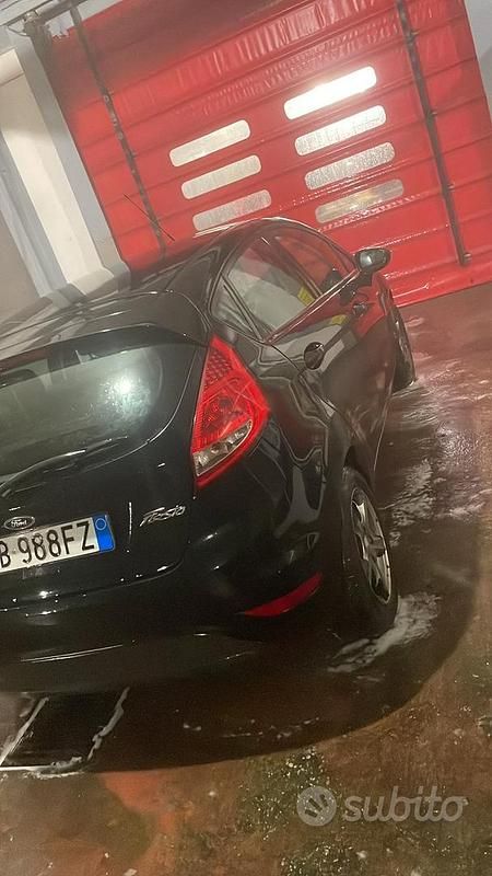 Usata Ford Fiesta 96 CV (70 kW) 2010 Nero Berlina