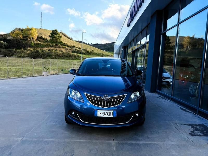 Usata Lancia Ypsilon Gold 69 CV (50 kW) 2023 Blu Utilitaria