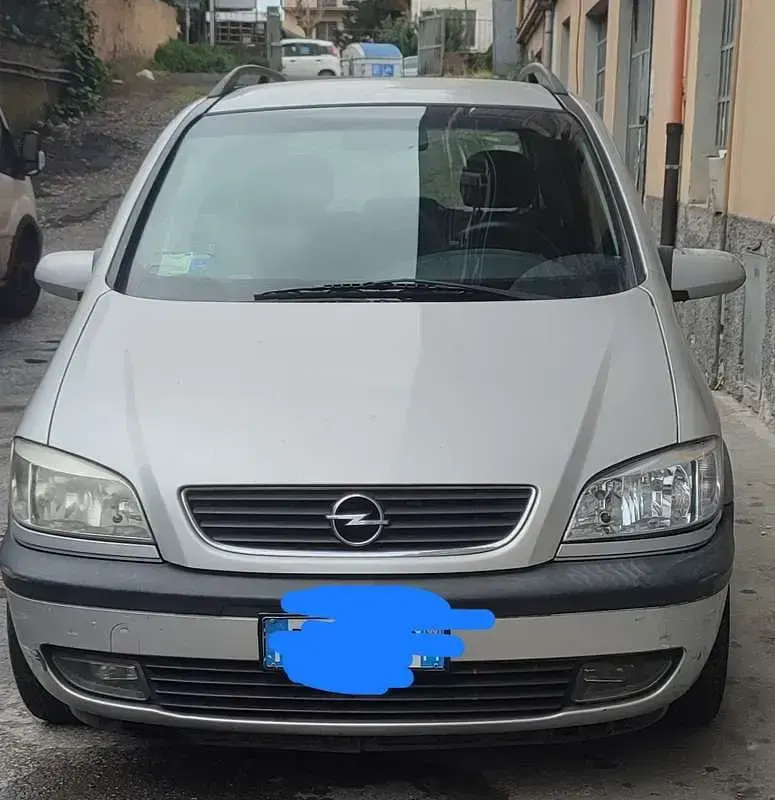 Usata Opel Zafira 116 CV (85 kW) 1999 Argento Monovolume