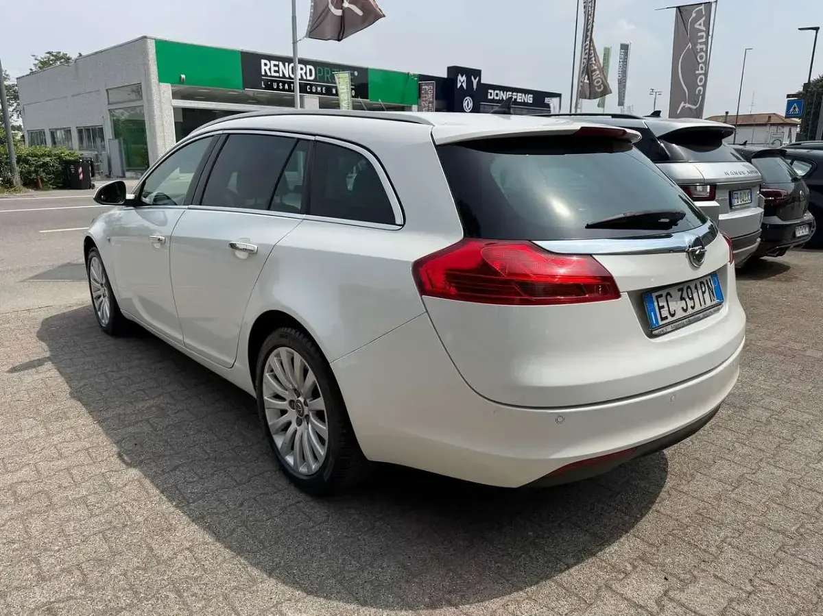 Usata Opel Insignia Cosmo 160 CV (117 kW) 2010 Bianco Station wagon