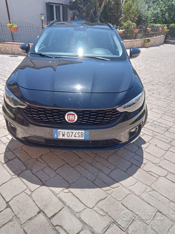 Usata Fiat Tipo 120 CV (88 kW) 2019 Nero Station wagon