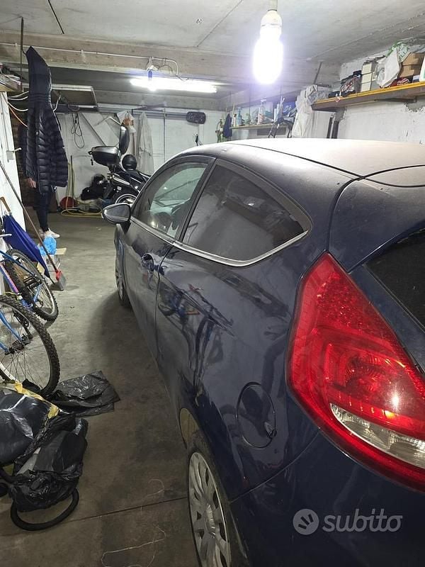 Usata Ford Fiesta 96 CV (70 kW) 2012 Blu Utilitaria