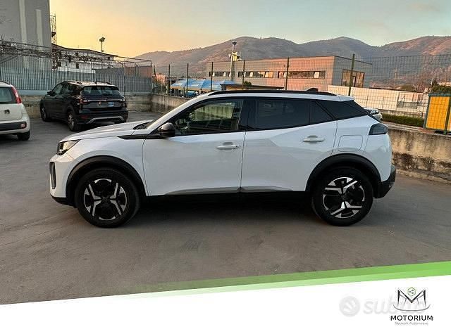 Usata Peugeot 2008 Allure 101 CV (74 kW) 2024 Bianco SUV