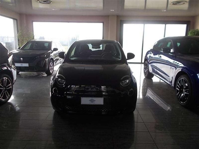 Usata Fiat 500e Icon 42 kW (58 CV) 2024 Nero Utilitaria