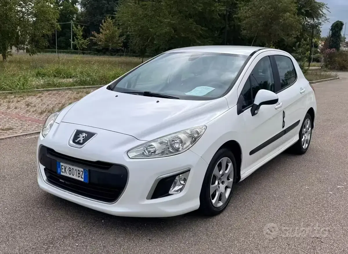 Usata Peugeot 308 Premium 98 CV (72 kW) 2011 Other Berlina
