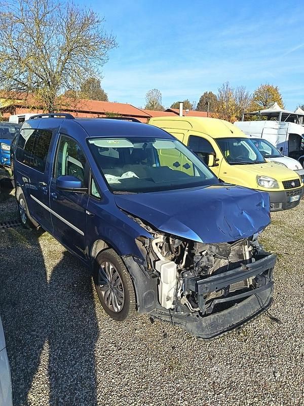 Usata VW Caddy Maxi Highline 110 CV (80 kW) 2019 Blu Monovolume