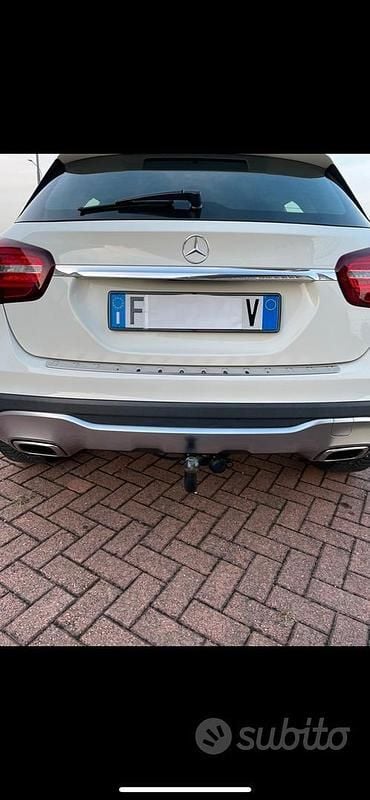 Usata Mercedes GLA200 136 CV (100 kW) 2017 Bianco SUV