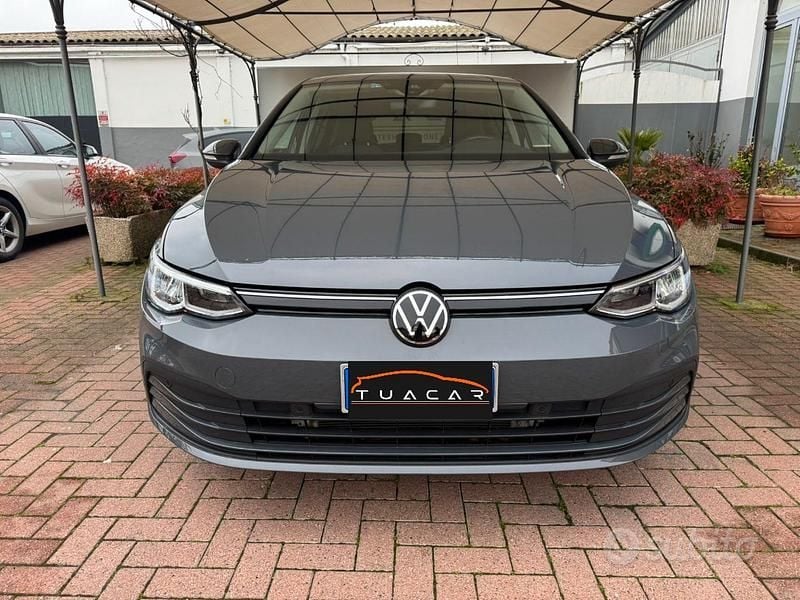 Usata VW Golf VIII Life 150 CV (110 kW) 2022 Grigio Berlina