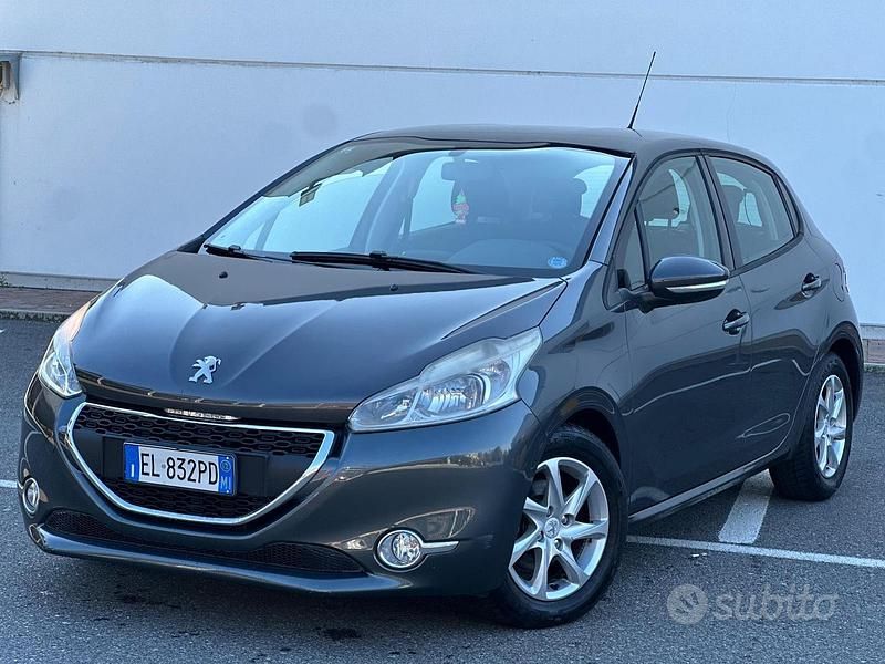 Grigio Usata 2012 Peugeot 2008 SUV | 4500 € (Buon prezzo) - Immagine 1/4