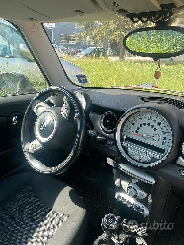Begagnad Mini ONE 95 HK (69 kW) 2007 Halvkombi