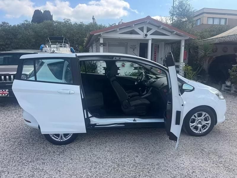 Begagnad Ford B-MAX 95 HK (69 kW) 2013 Vit Minibuss