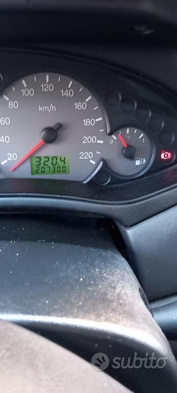 Usata Ford Focus 116 CV (85 kW) 2004 Grigio Berlina