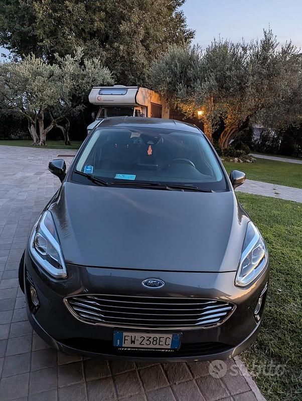 Usata Ford Fiesta Titanium S 101 CV (74 kW) 2019 Grigio Utilitaria